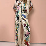 Selma | Set blusa e pantaloni in raso con stampa unica, stile resort