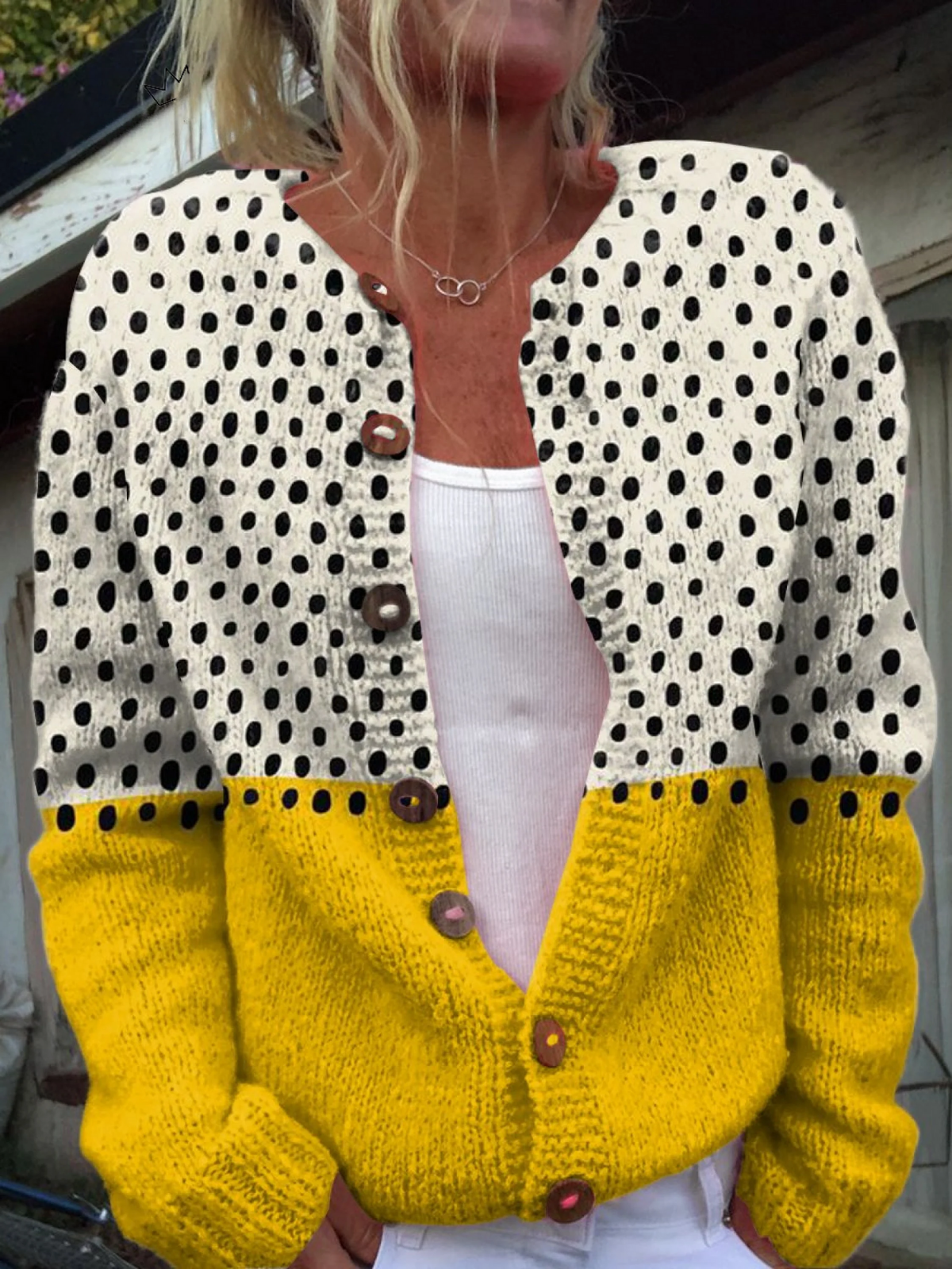 Cardigan giallo a pois con stampa e bottoni — 1