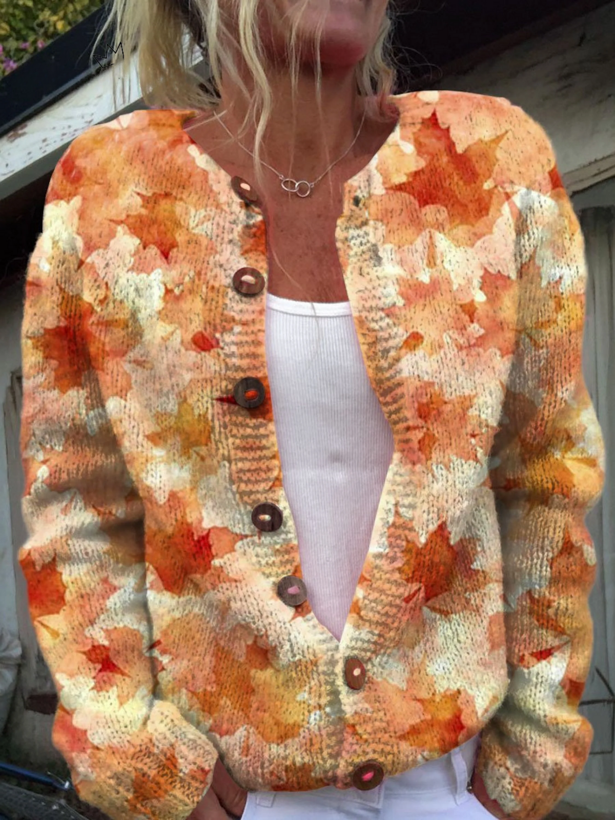 Cardigan autunnale con stampa artistica foglia d'acero e bottoni — 1