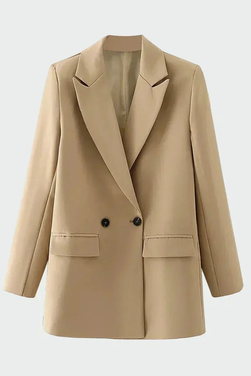 Cappotto oversize dalle linee moderne — 3