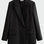 Cappotto oversize dalle linee moderne — 4