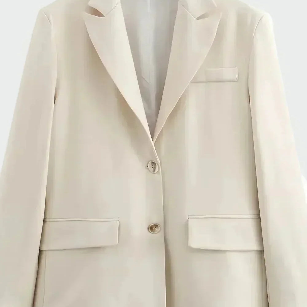 Cappotto oversize dalle linee moderne — 5