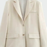Cappotto oversize dalle linee moderne — 5