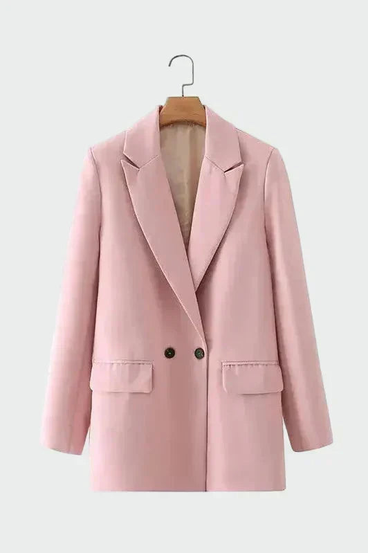 Cappotto oversize dalle linee moderne — 10