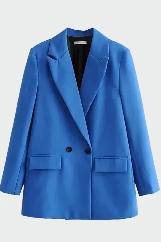 Cappotto oversize dalle linee moderne — 11