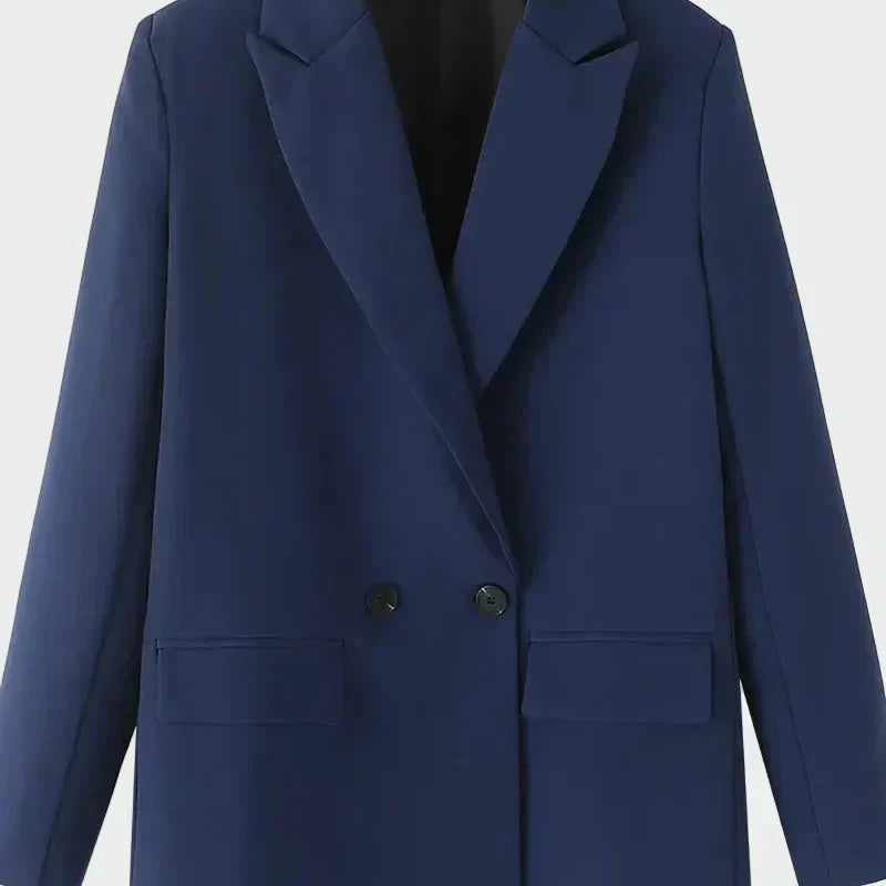 Cappotto oversize dalle linee moderne — 12