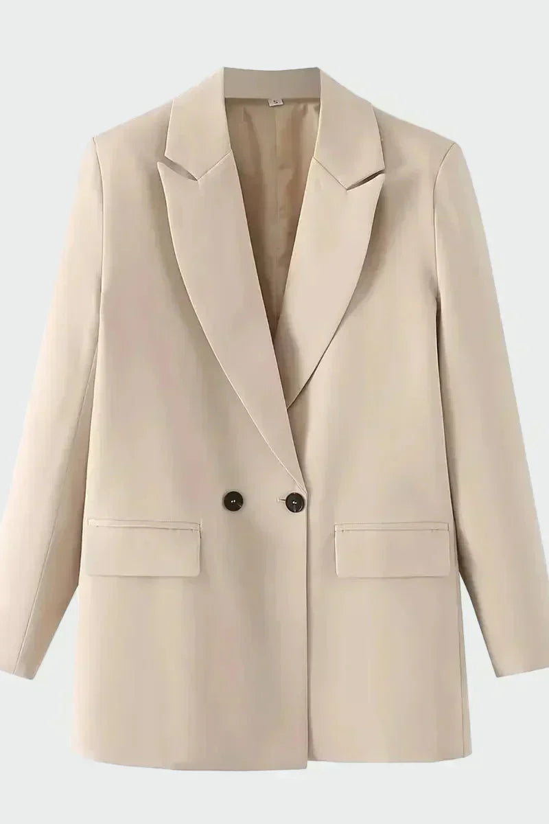 Cappotto oversize dalle linee moderne — 16