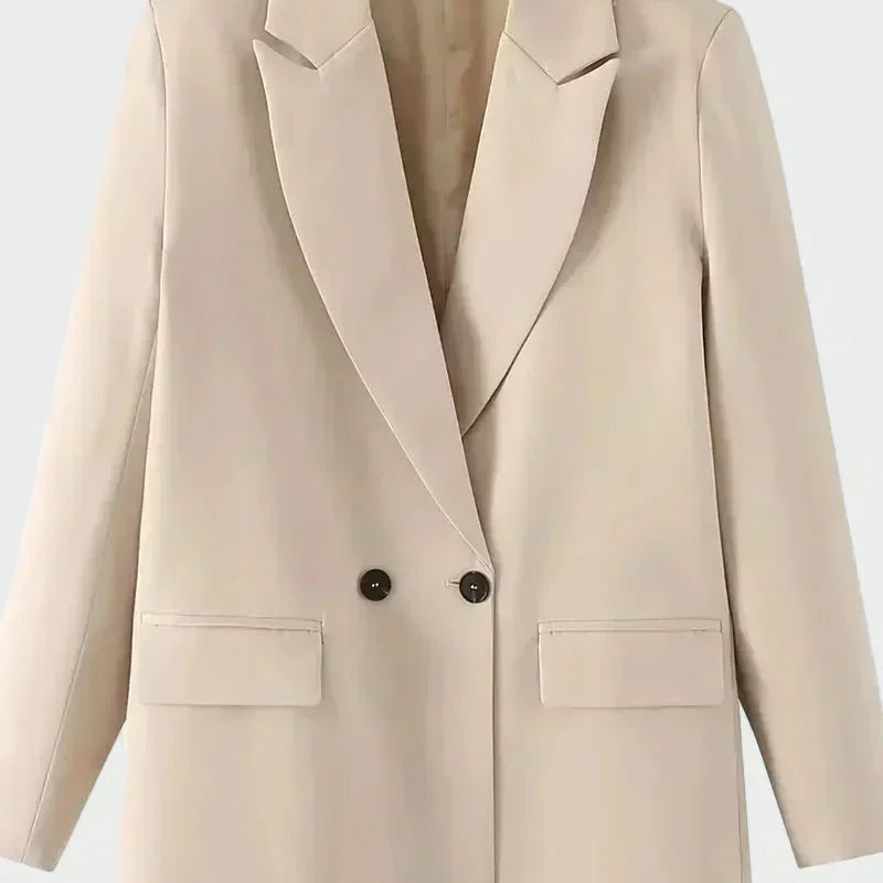 Cappotto oversize dalle linee moderne — 16