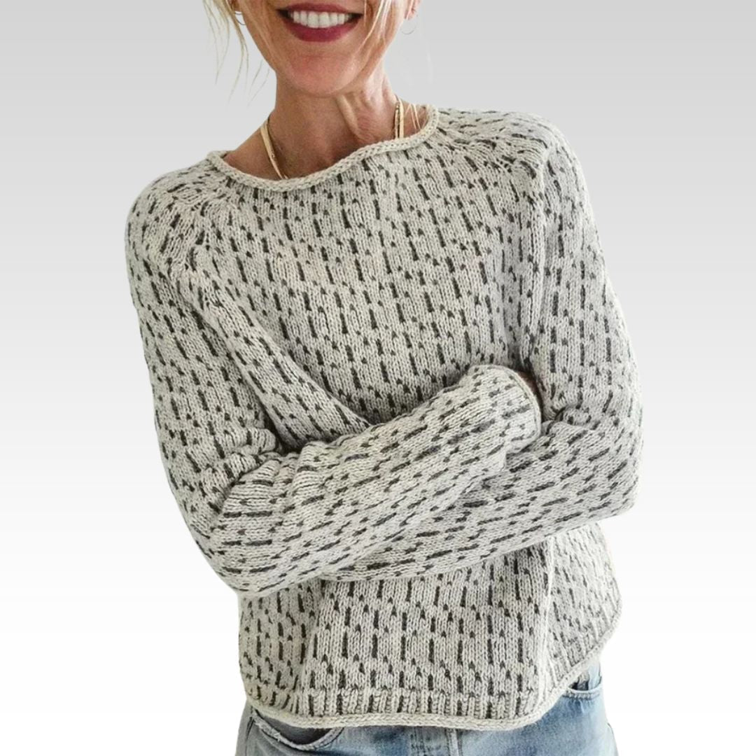 Victoria | Elegante maglione grigio con scollo a barchetta — 1