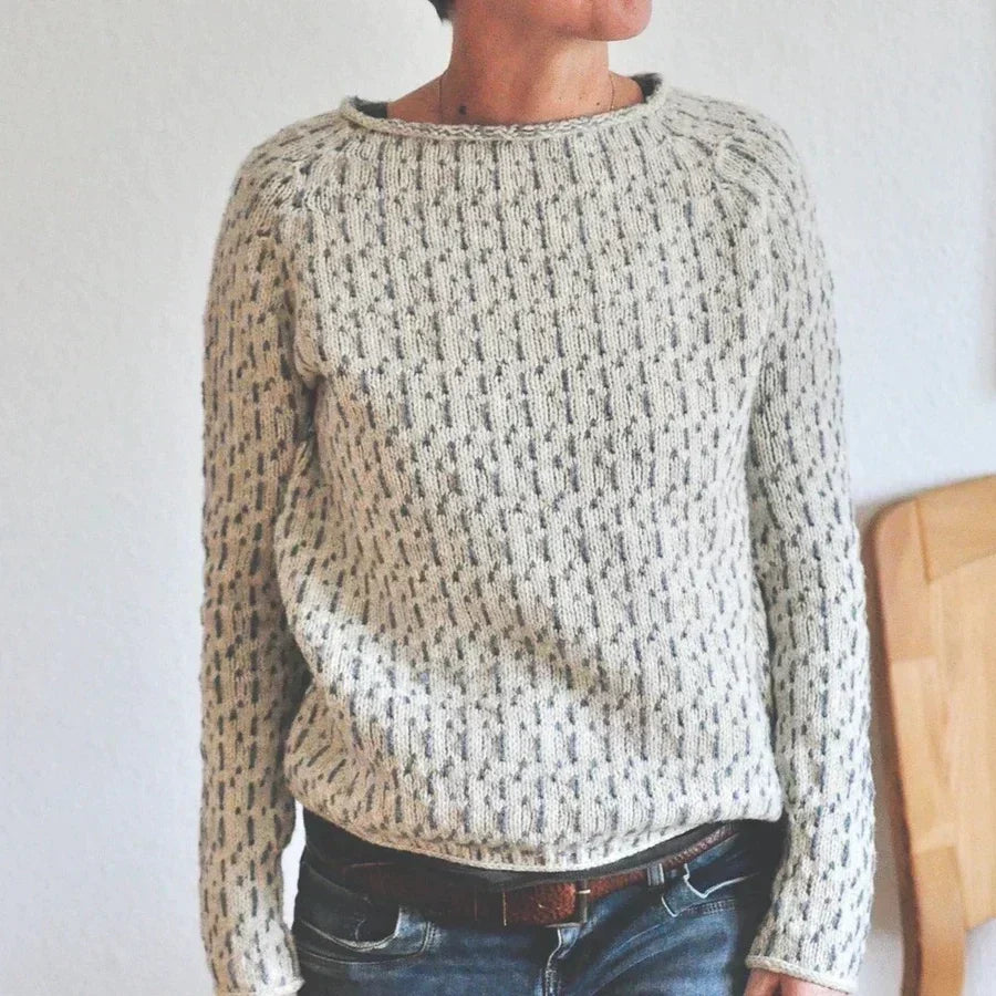 Victoria | Elegante maglione grigio con scollo a barchetta — 2