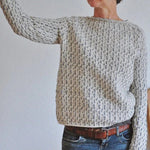 Victoria | Elegante maglione grigio con scollo a barchetta — 4