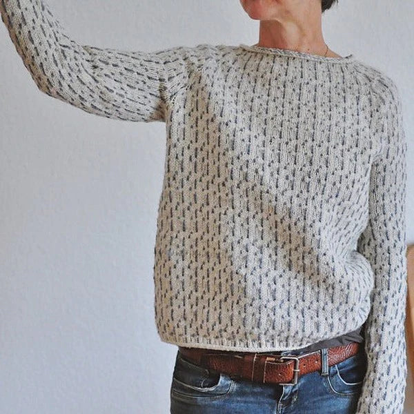 Victoria | Elegante maglione grigio con scollo a barchetta — 4