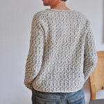 Victoria | Elegante maglione grigio con scollo a barchetta — 5