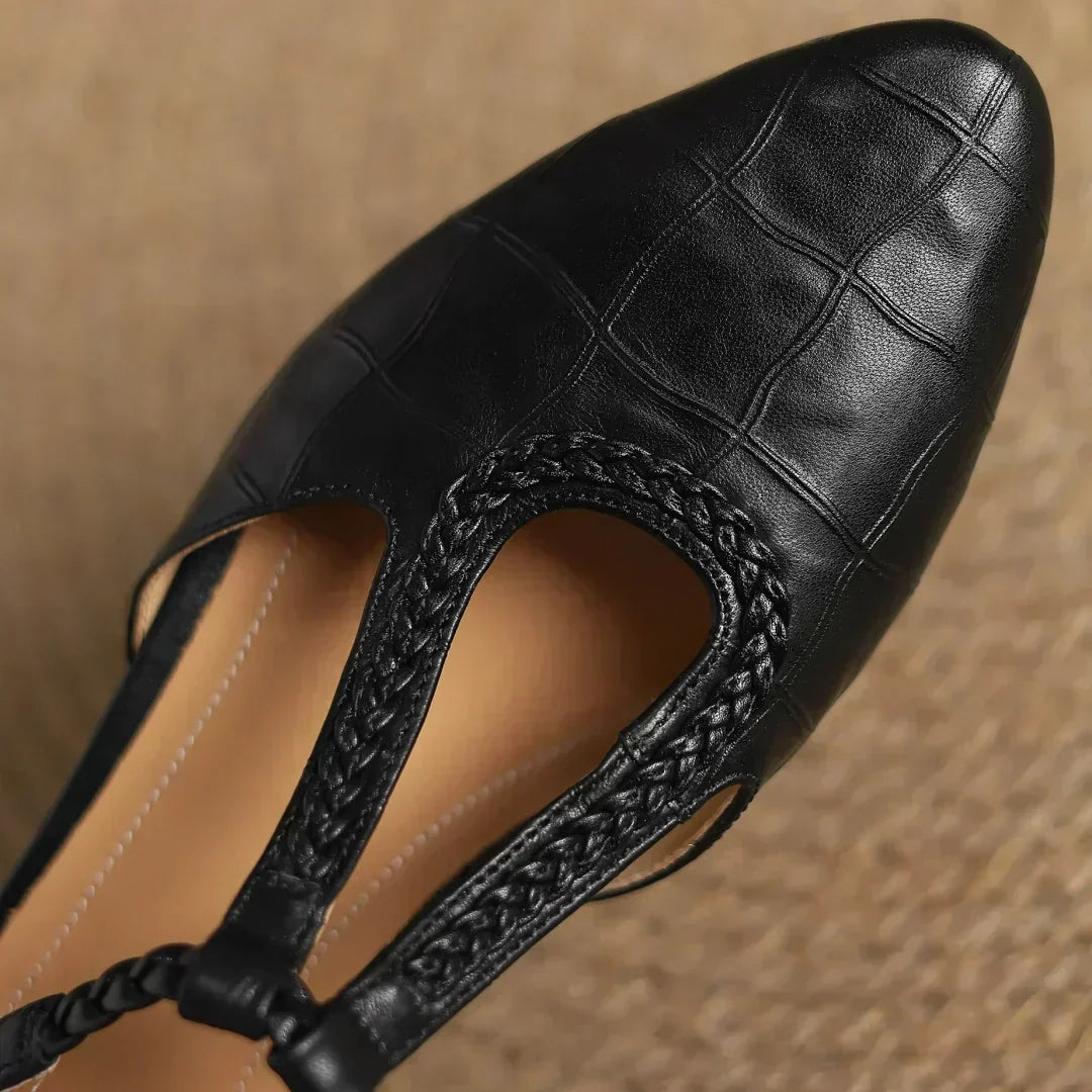 Carla – Scarpe classiche con barra a T in pelle con dettaglio intrecciato — 10