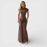 Alexandra | Maxi abito da sera marrone chic con scollo drappeggiato — 1