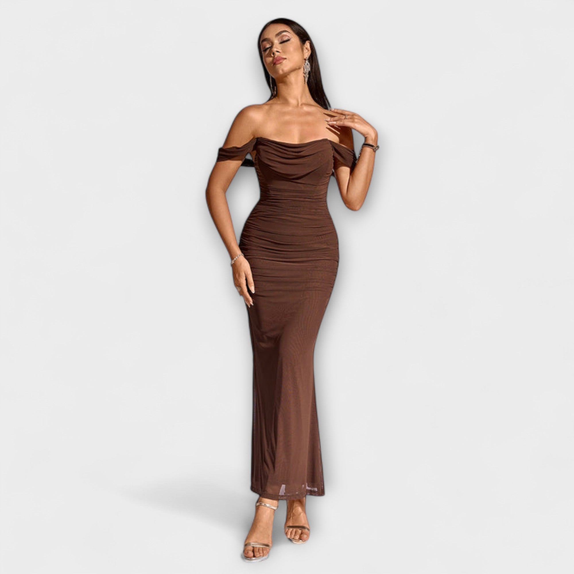 Solveig | vestito aderente con volant e spalle scoperte — 1