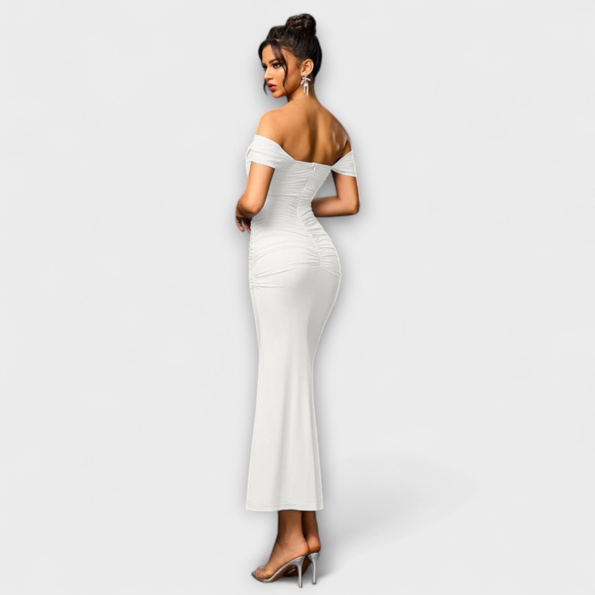 Solveig | vestito aderente con volant e spalle scoperte — 22