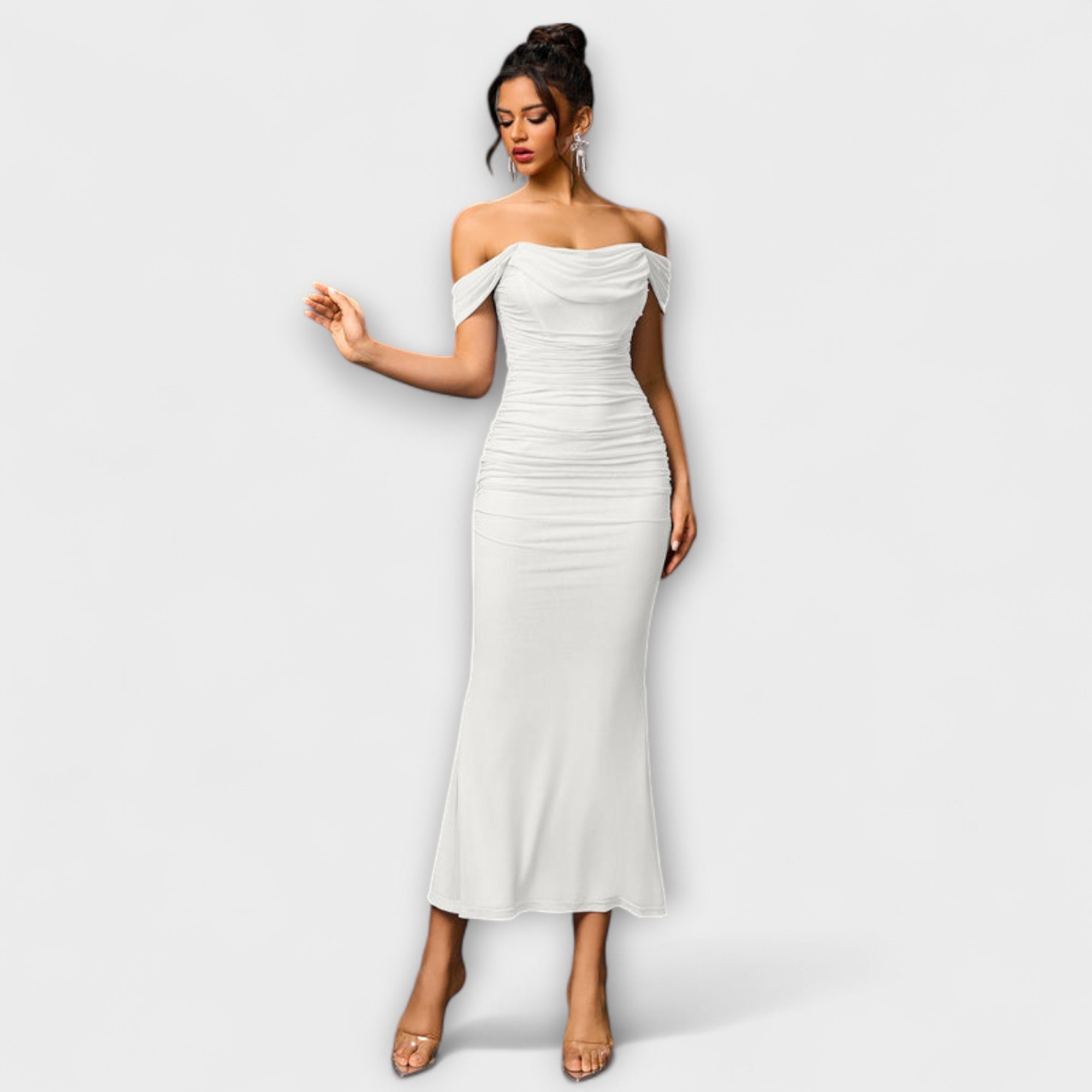Solveig | vestito aderente con volant e spalle scoperte — 23