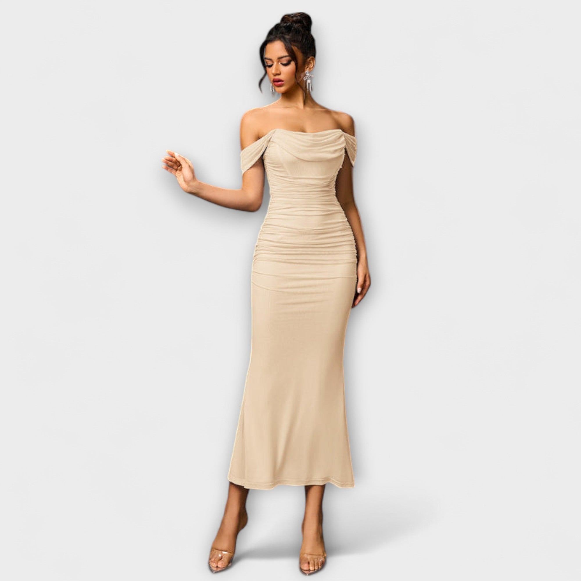 Solveig | vestito aderente con volant e spalle scoperte — 35