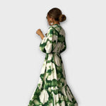Nele | Maxi abito verde con maniche lunghe e scollo a V — 3