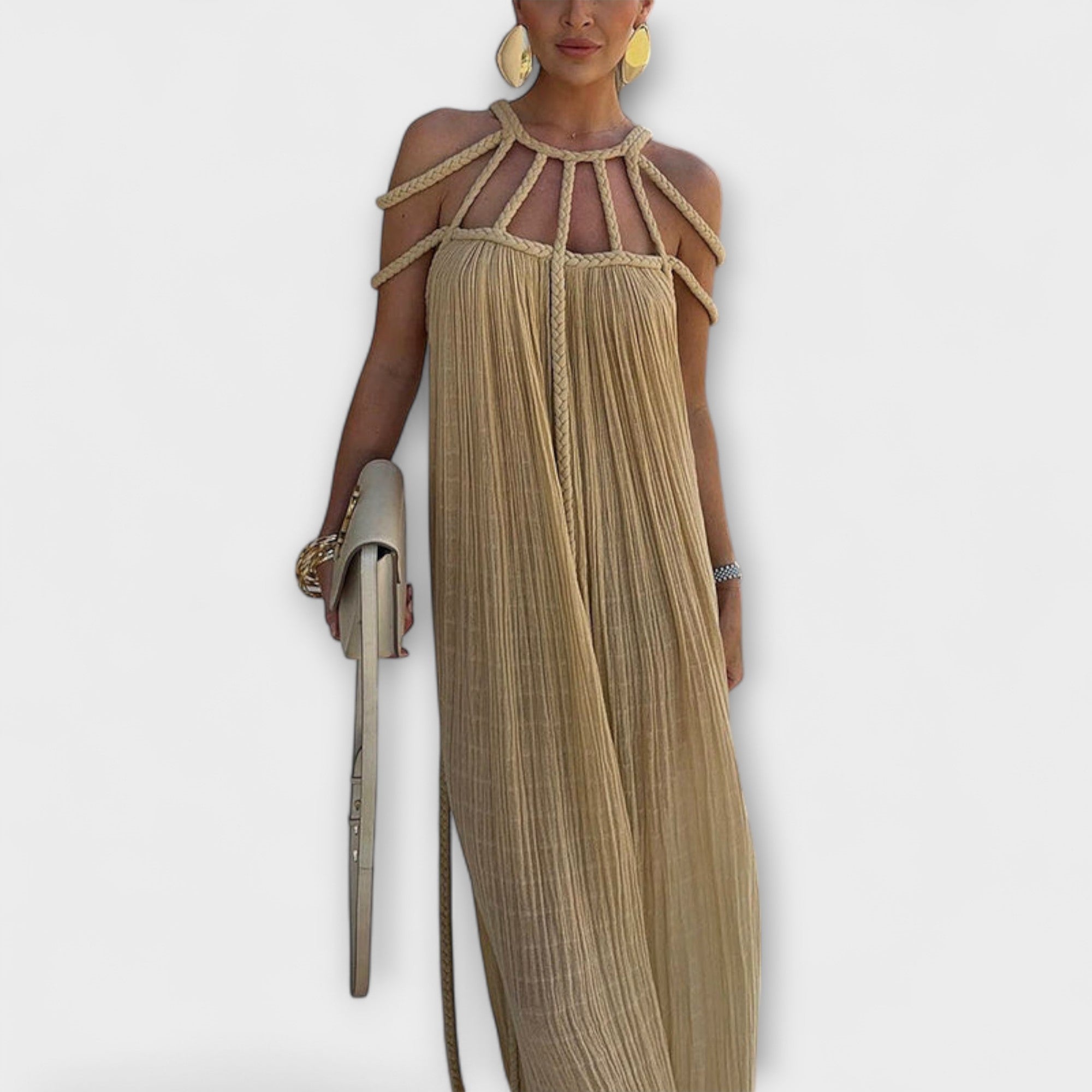 Klara | Un maxi abito chic in tessuto misto con trecce drappeggiate — 1