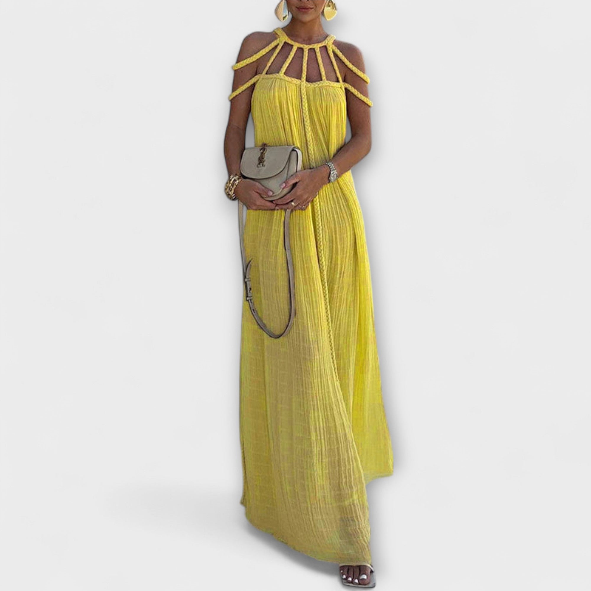 Klara | Un maxi abito chic in tessuto misto con trecce drappeggiate — 3