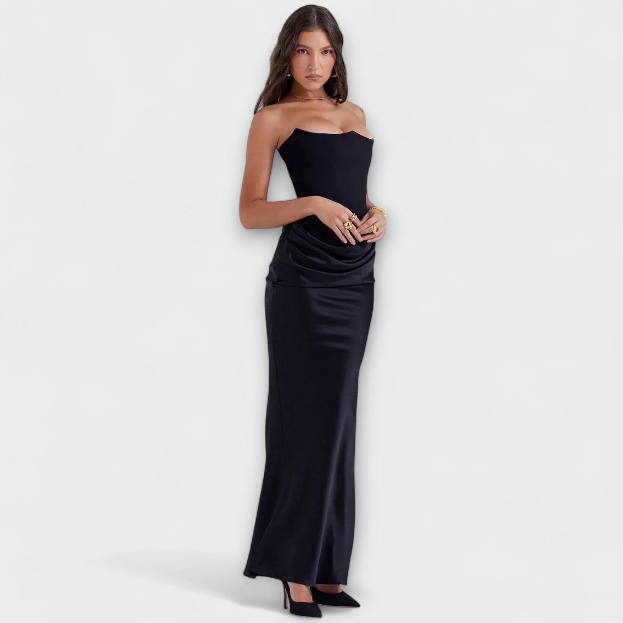 Lina | Maxi abito in raso drappeggiato con spalle scoperte — 2