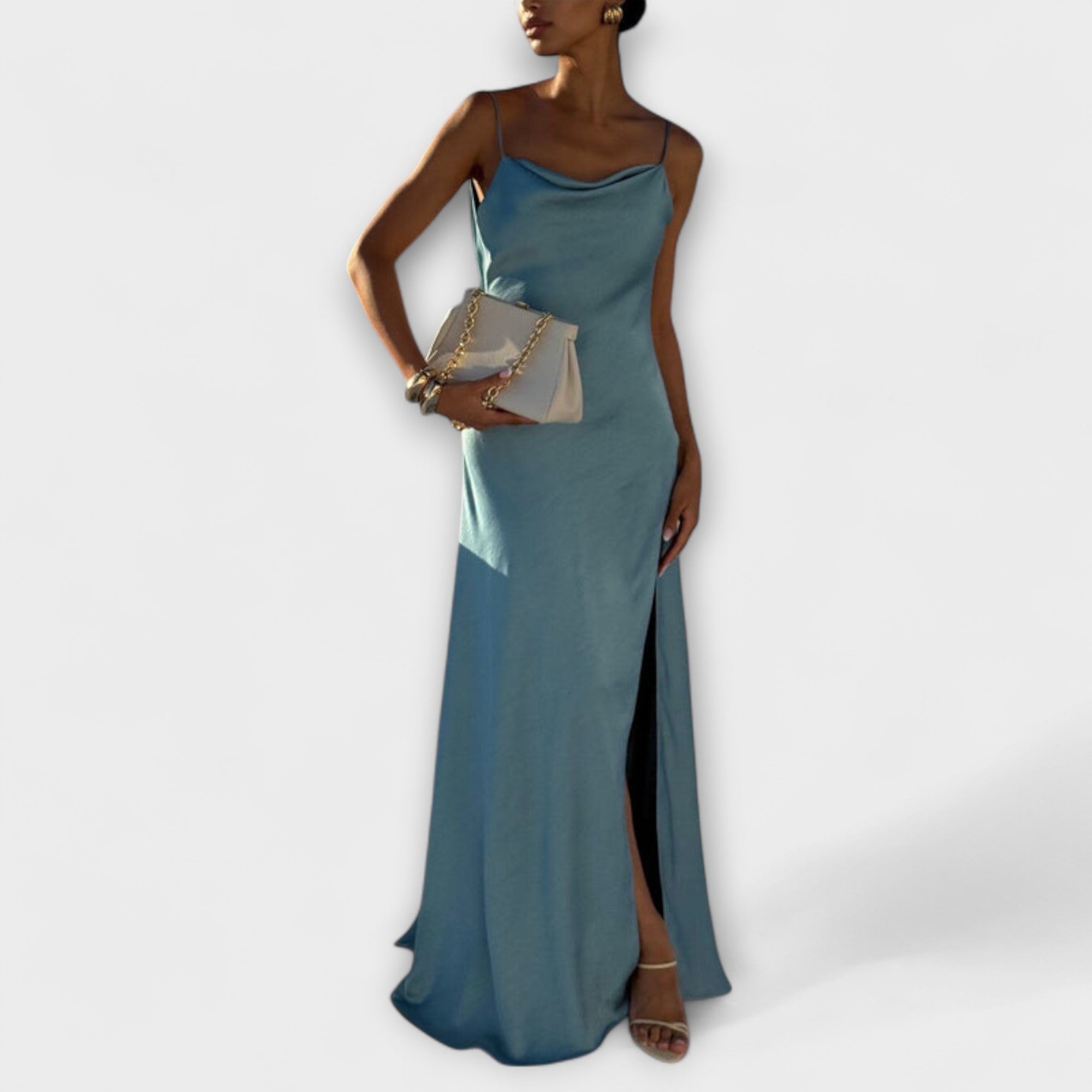 Melanie | Elegante maxi abito in raso con spacco alto — 1