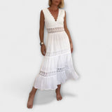Alma | Elegante abito in pizzo con scollo a V — 1