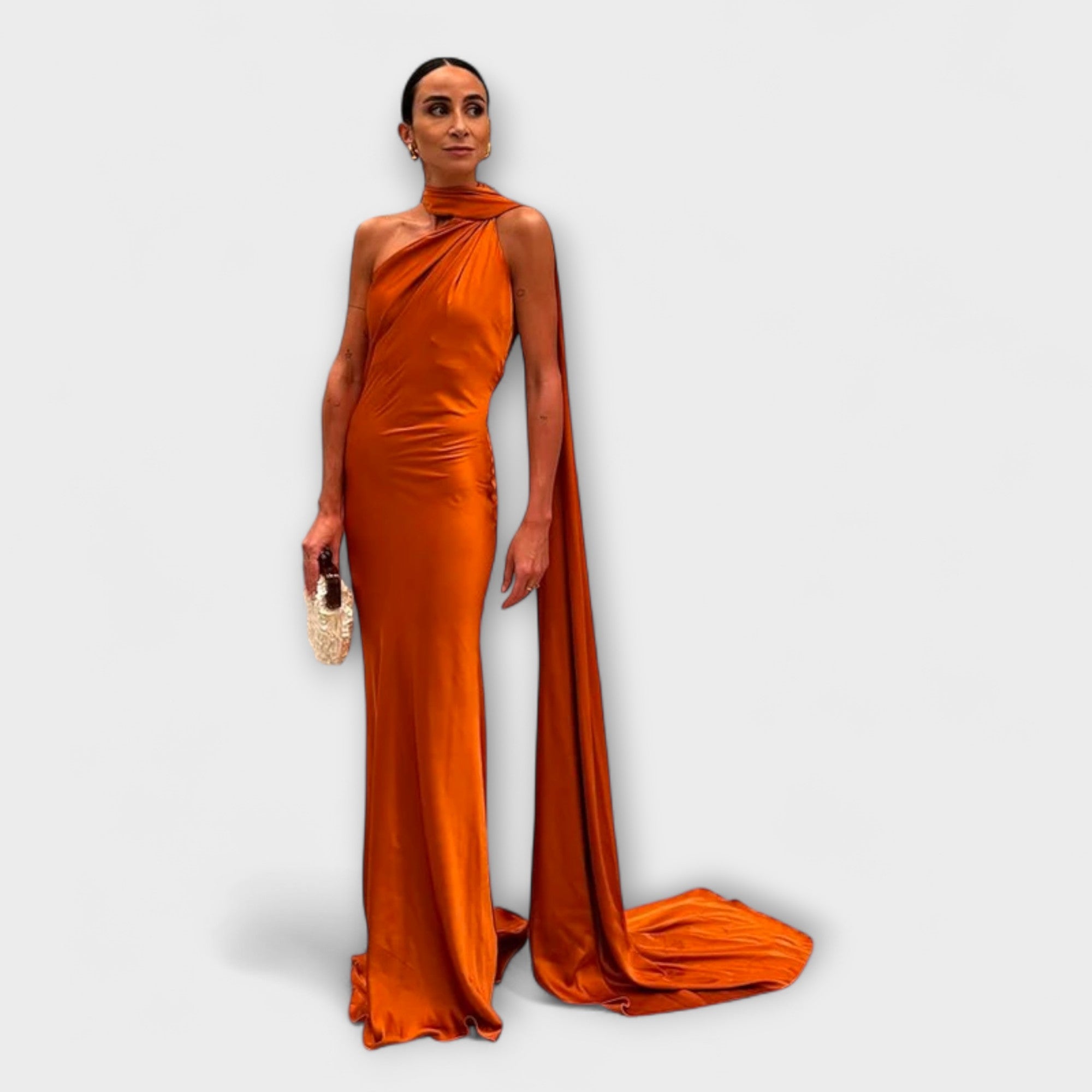 Saskia | Maxi vestito chic con scollo all'americana e spalle scoperte — 1