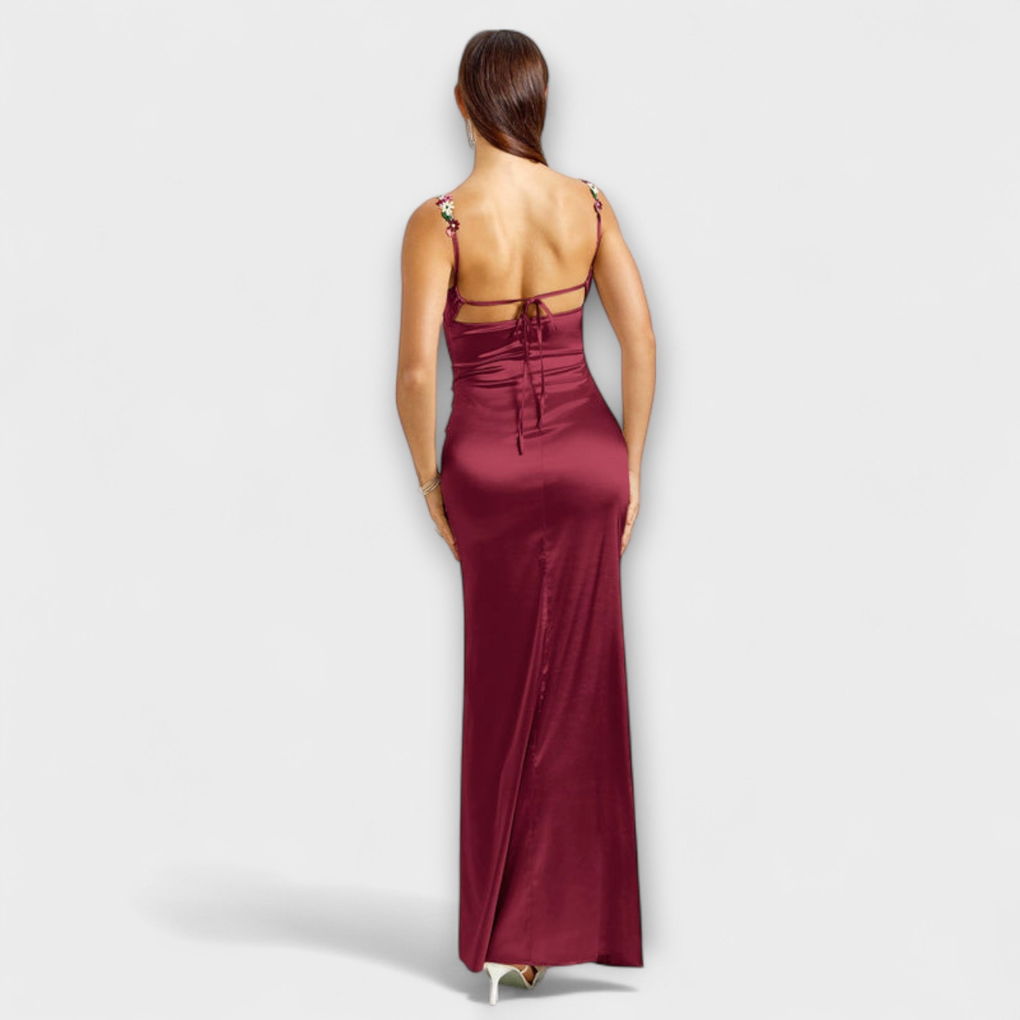 Lia | Abito in satin decorato con spalline allacciate sul retro — 8