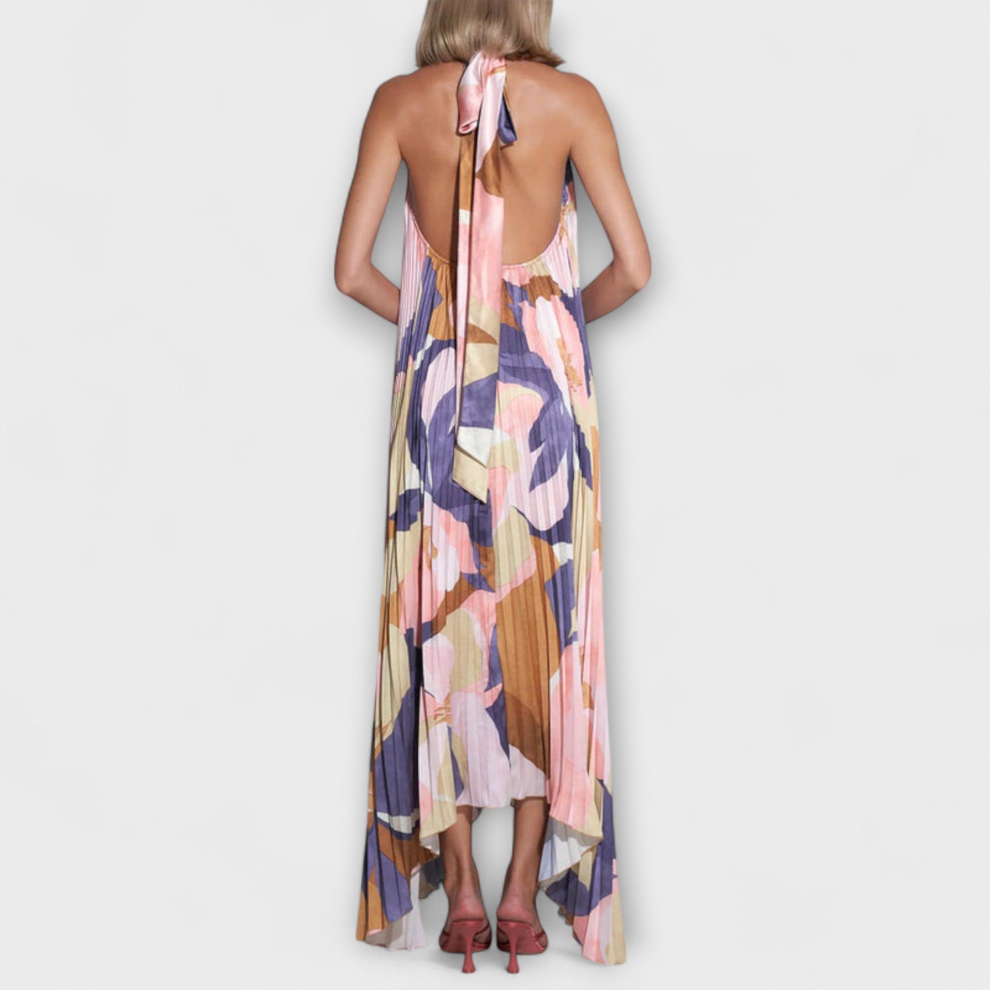 Adele | Abito midi chic plissettato con scollo all'americana, schiena scoperta e cinturino — 5