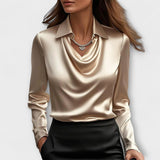 Bianca | Blusa lucida con colletto arricciato — 1