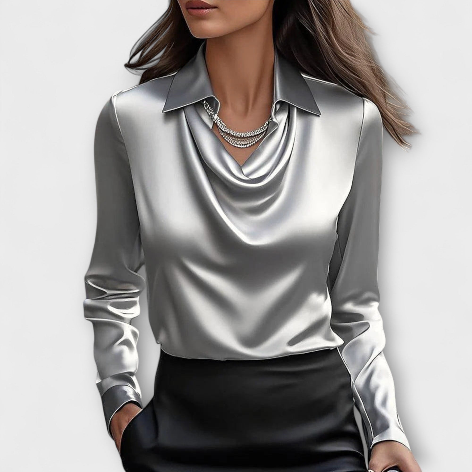 Bianca | Blusa lucida con colletto arricciato — 2