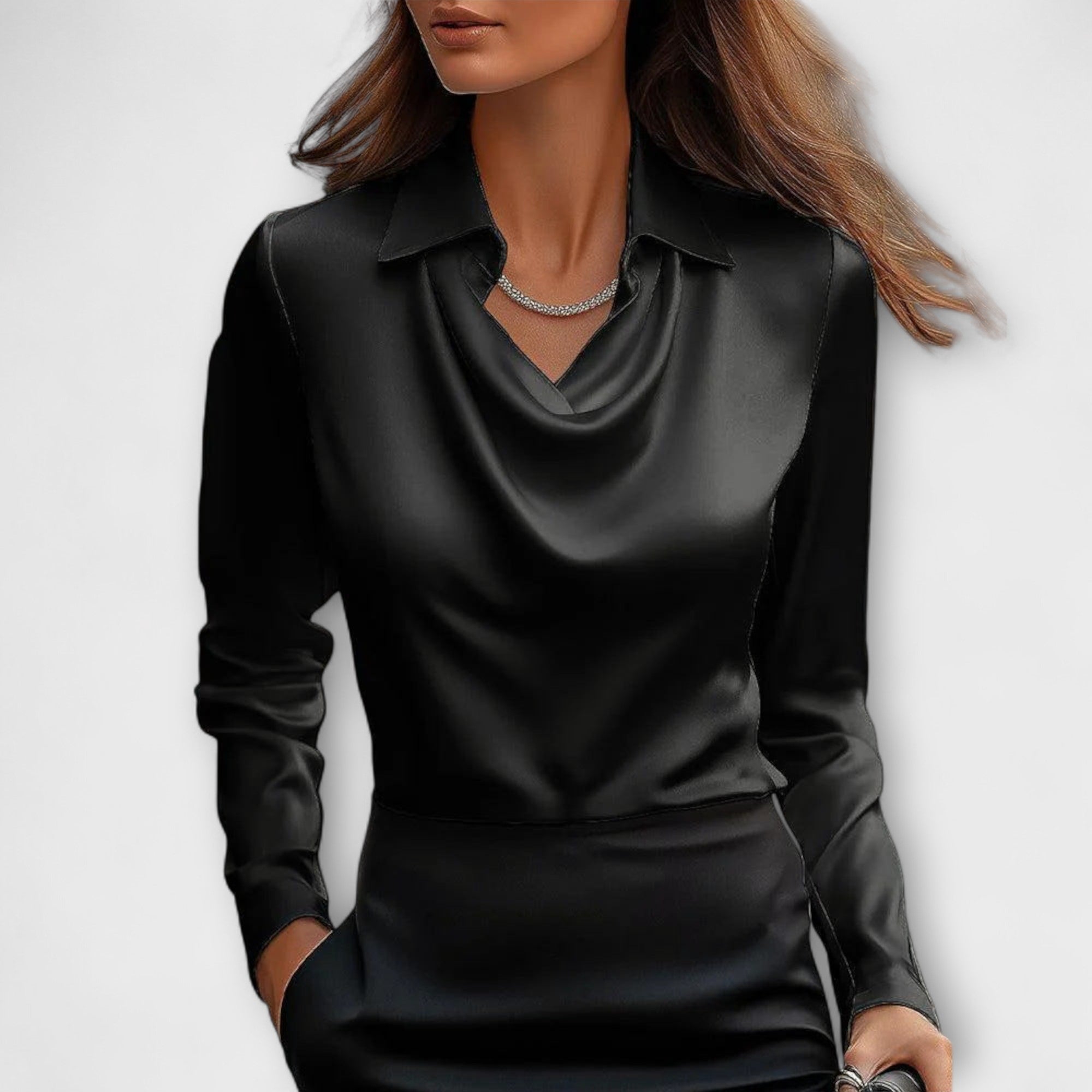 Bianca | Blusa lucida con colletto arricciato — 3