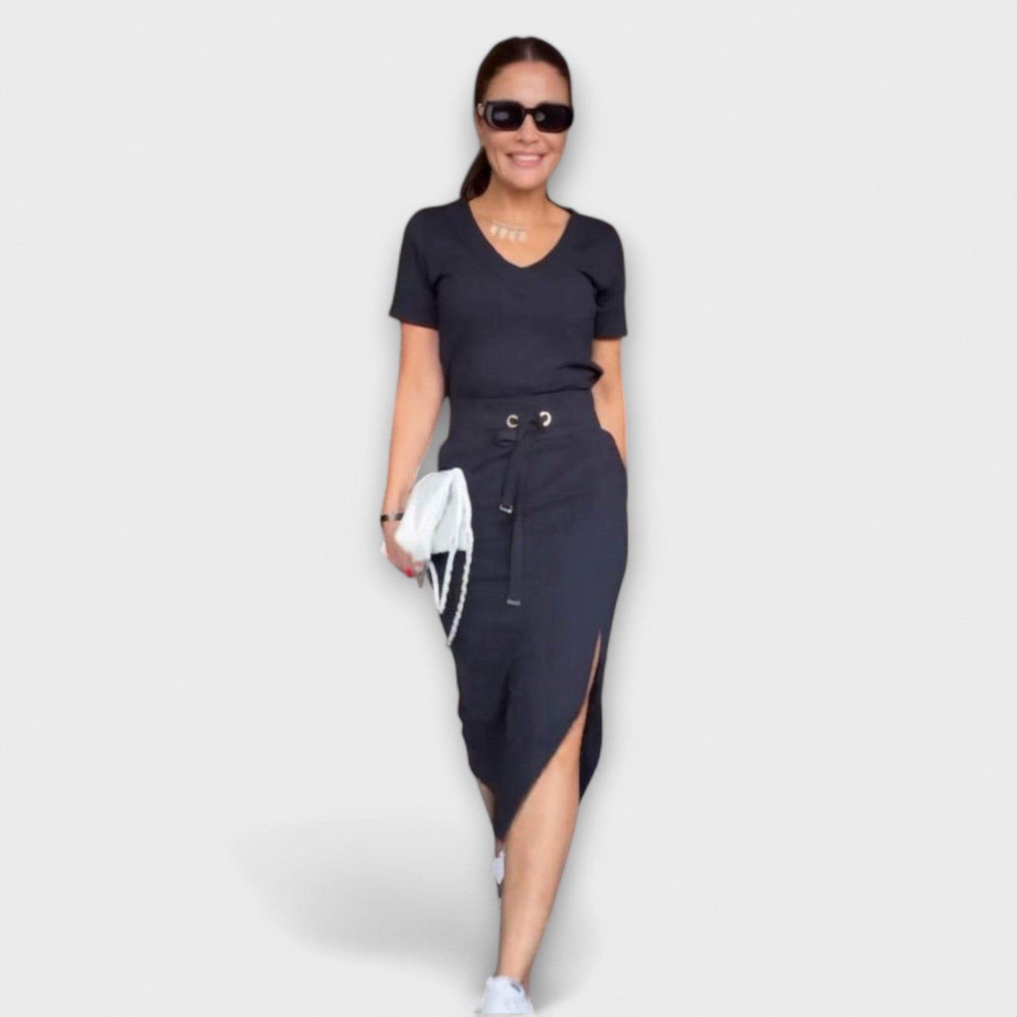 Viktoria | Top elegante con scollo a V e gonna — 4