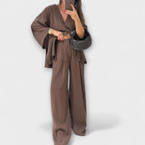 Greta | Duo top e pantaloni casual con scollo a V — 1