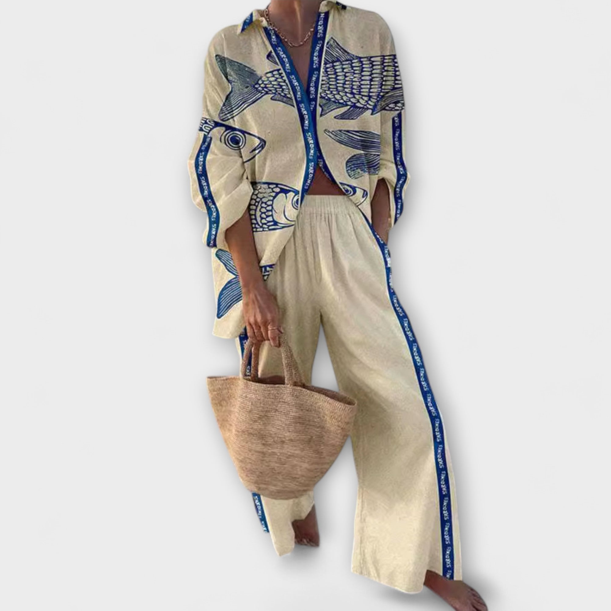 Amanda | Look casual con stampa di pesci — 1