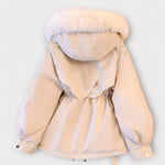 Luisa | Elegante giacca invernale Brévine con collo in pelliccia — 2