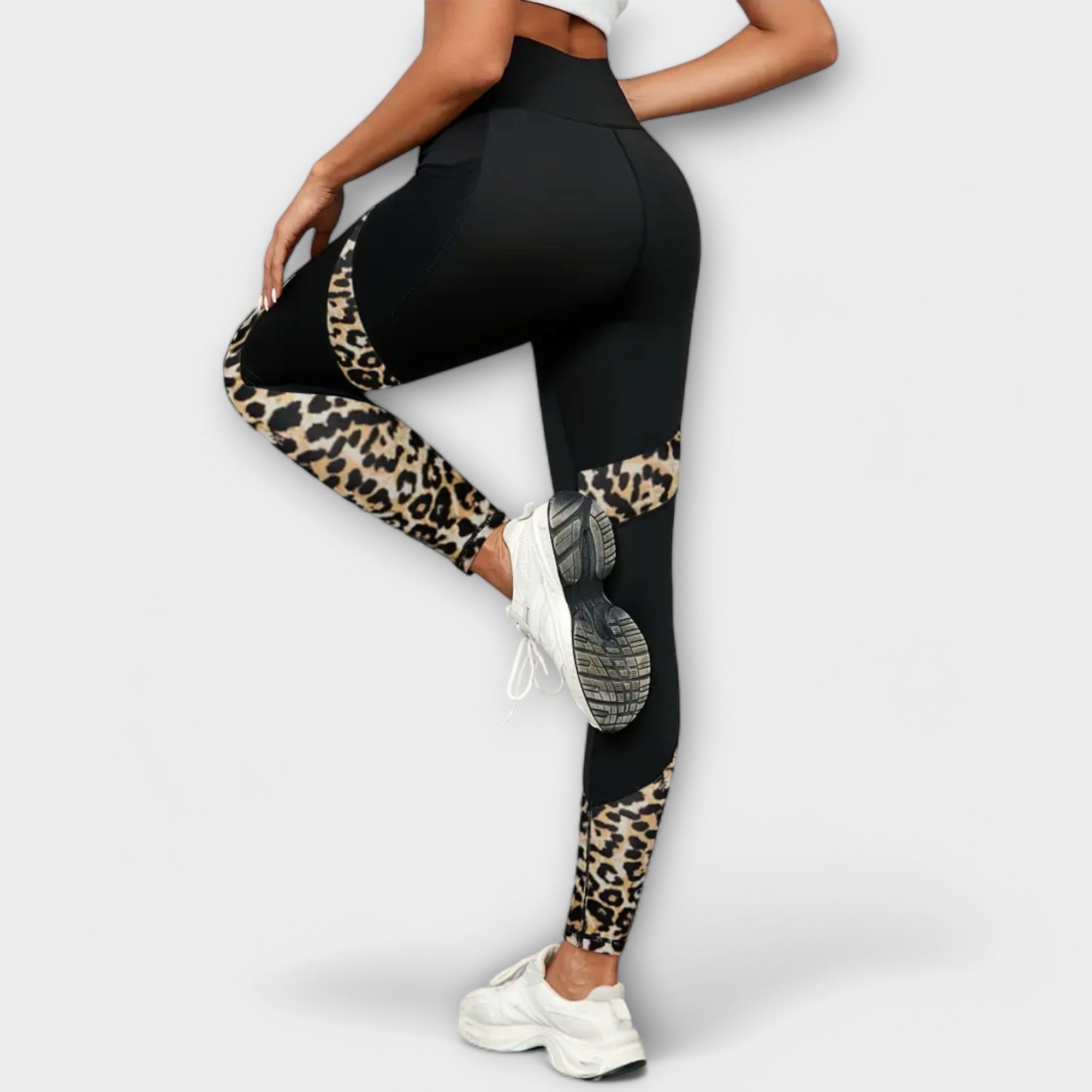 Pia | Pantaloni sportivi con stampa leopardata a vita alta — 4