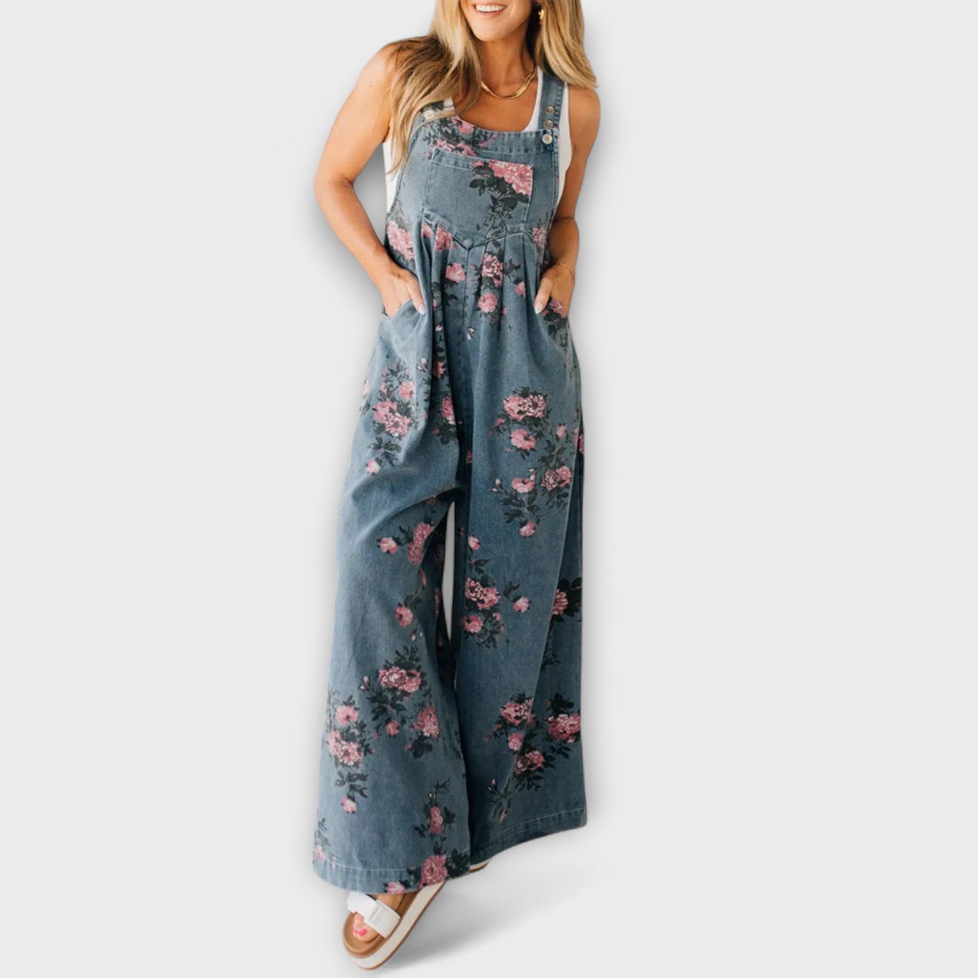 Susanne | Salopette ampia in denim con motivo floreale — 1