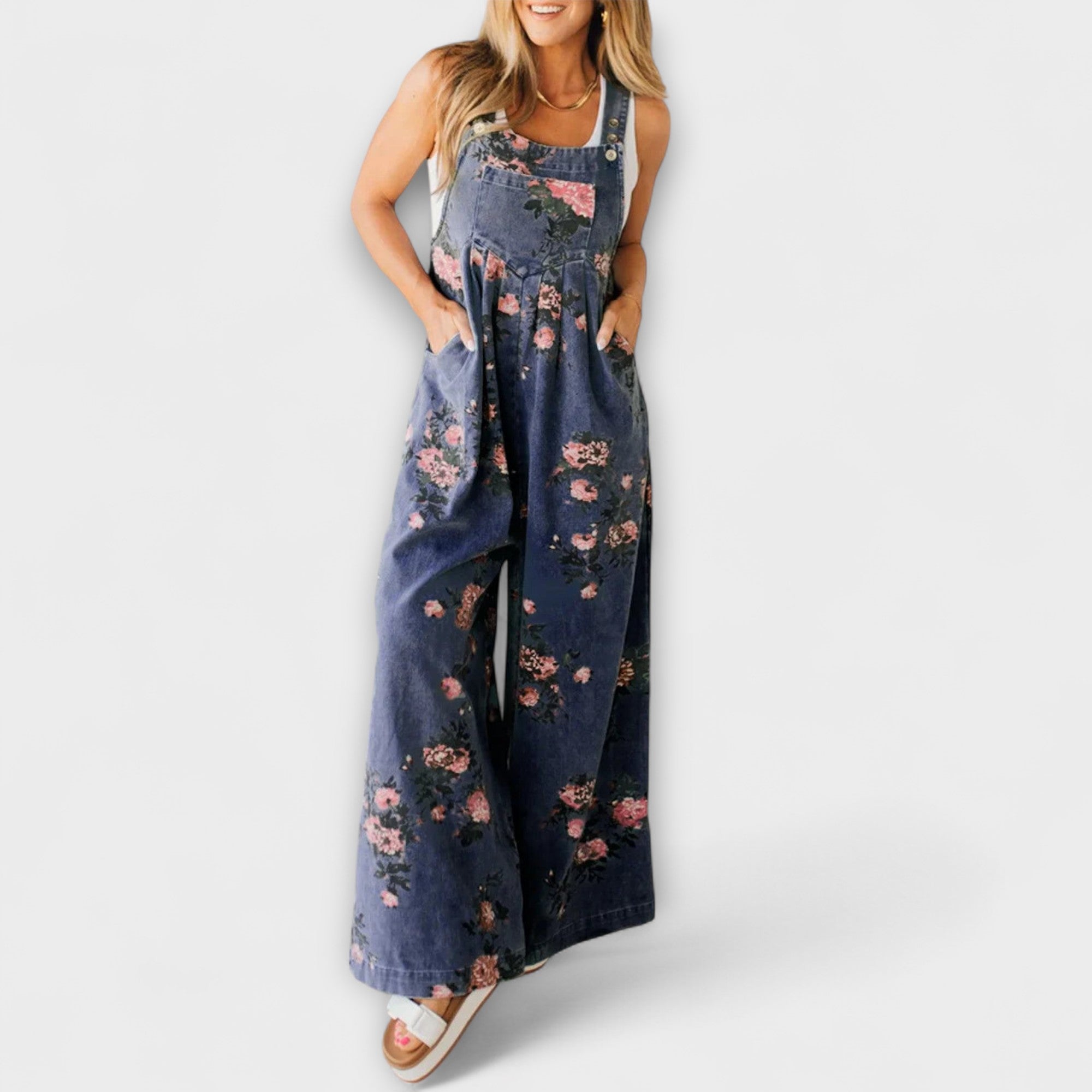 Susanne | Salopette ampia in denim con motivo floreale — 3