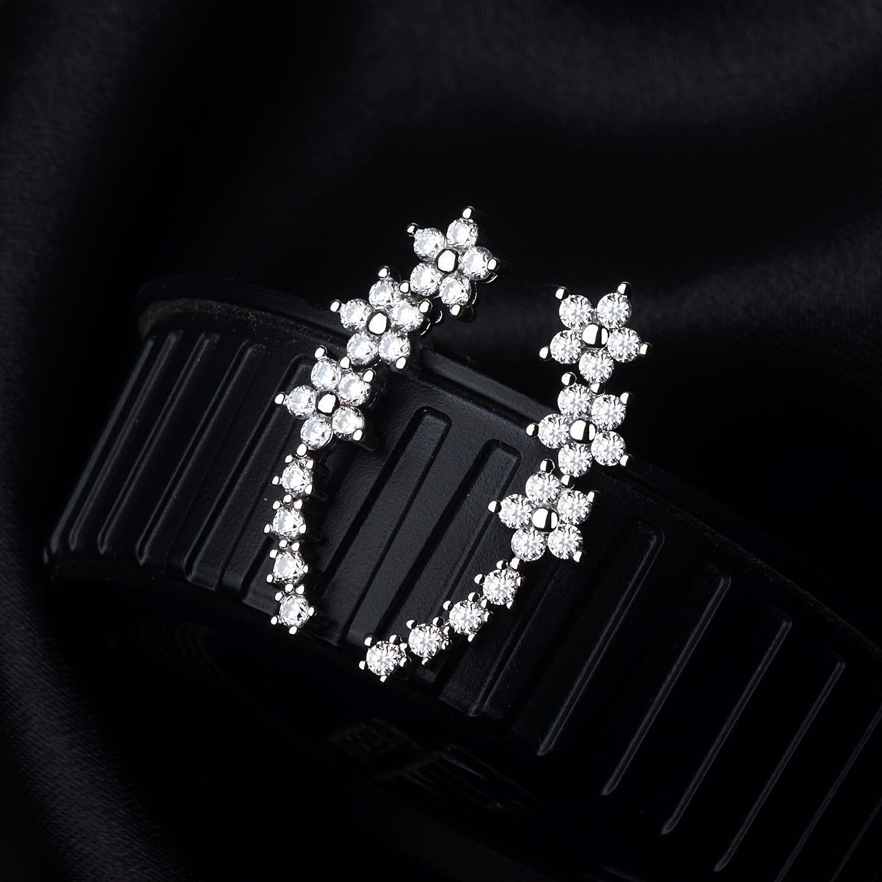 Gabriele | Lussuosi orecchini floreali con strass — 3