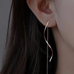 Sylvia | Orecchini lunghi dal design ondulato — 3