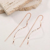Sylvia | Orecchini lunghi dal design ondulato — 5