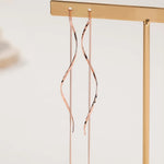 Sylvia | Orecchini lunghi dal design ondulato — 8