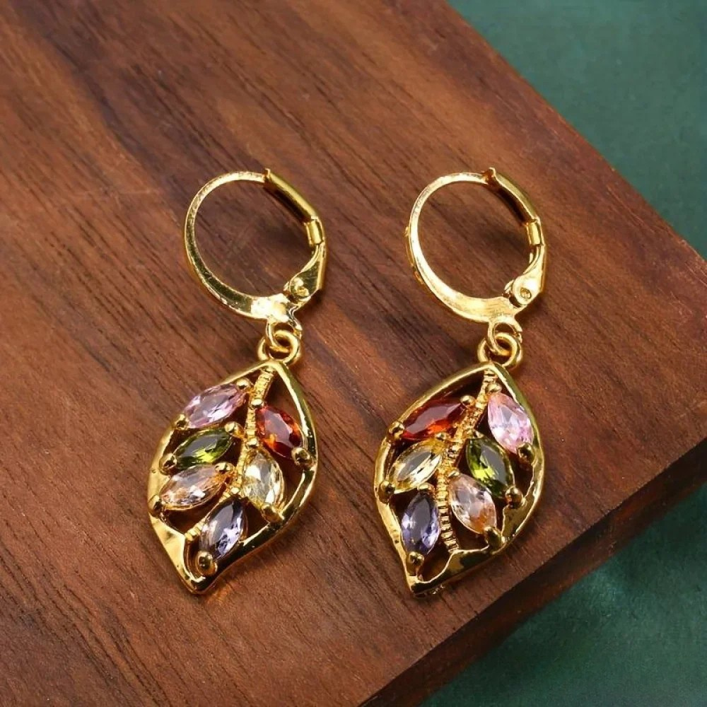 Solveig | Orecchini vintage con foglia color oro — 1