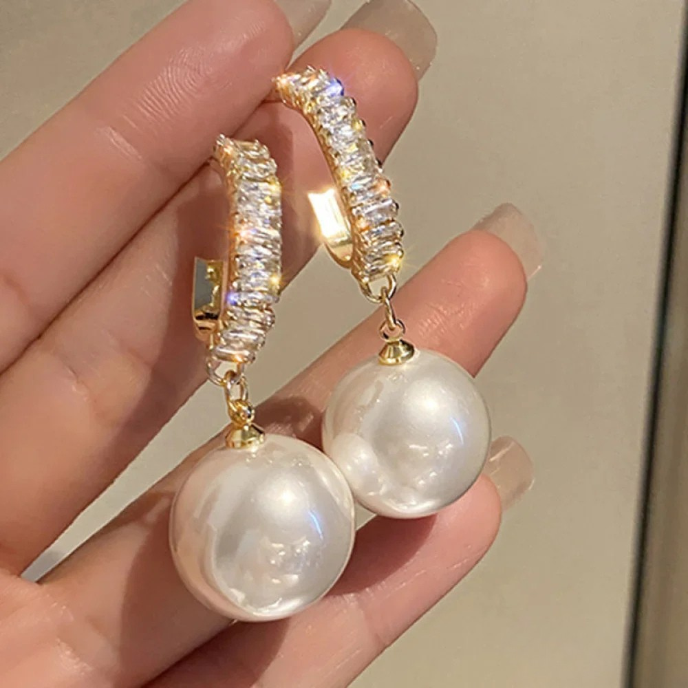 Birgit | Orecchini eleganti con accenti di perle — 4