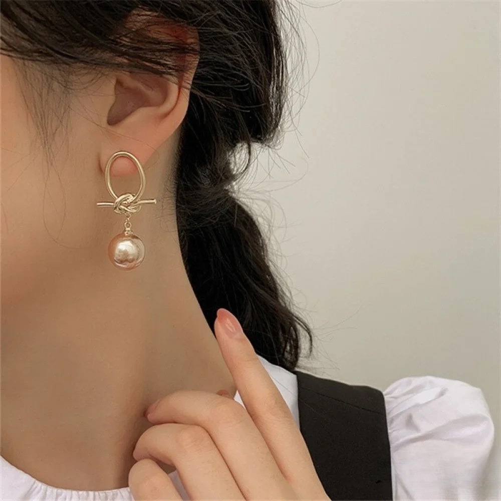 Rebekka | Orecchini a cerchio con perle color oro — 2