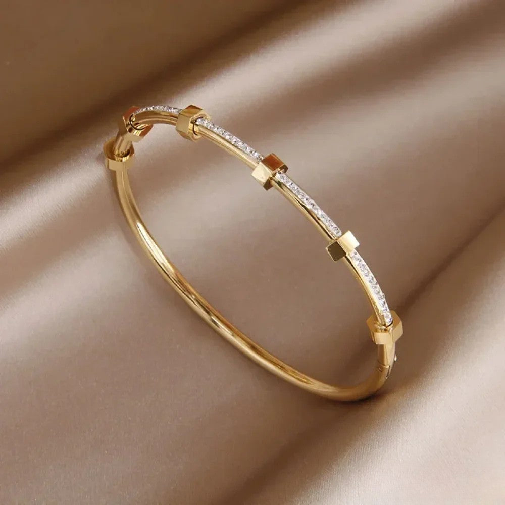 Wilhelmine | Elegante bracciale color oro dal design luminoso — 1